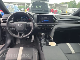 2025 Toyota Camry SE - miniatura 17
