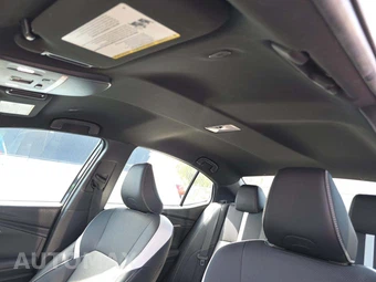 2025 Toyota Camry SE - miniatura 11