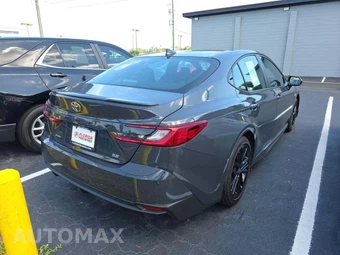 2025 Toyota Camry SE - miniatura 3