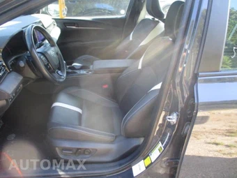 2025 Toyota Camry SE - miniatura 8