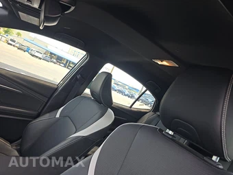 2025 Toyota Camry SE - miniatura 17
