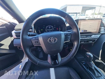2025 Toyota Camry SE - miniatura 10
