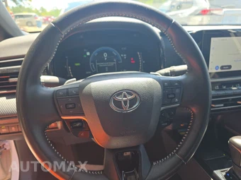2025 Toyota Camry SE - miniatura 10