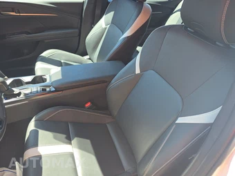 2025 Toyota Camry SE - miniatura 7