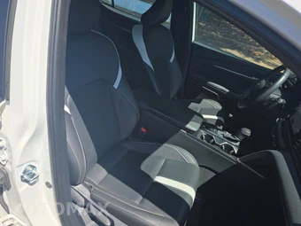 2025 Toyota Camry SE - miniatura 8