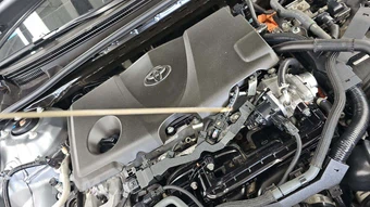 2025 Toyota Camry SE - miniatura 8