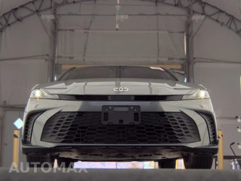 2025 Toyota Camry SE - miniatura 3