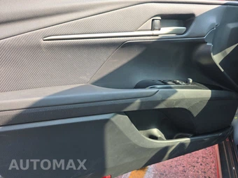 2025 Toyota Camry SE - miniatura 15