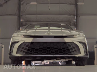2025 Toyota Camry SE - miniatura 3
