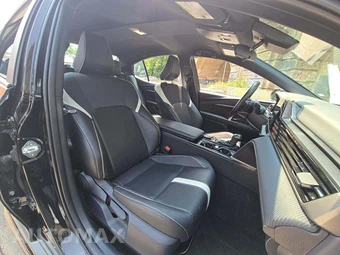 2025 Toyota Camry SE - miniatura 18