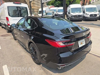 2025 Toyota Camry SE - miniatura 2