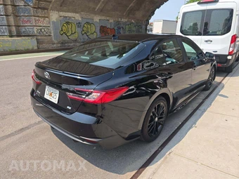 2025 Toyota Camry SE - miniatura 3