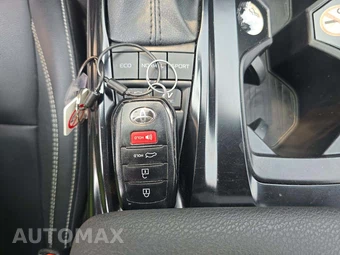 2025 Toyota Camry SE - miniatura 8