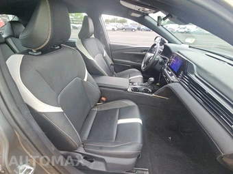 2025 Toyota Camry SE - miniatura 8