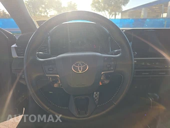 2025 Toyota Camry SE - miniatura 10