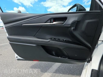 2025 Toyota Camry SE - miniatura 15