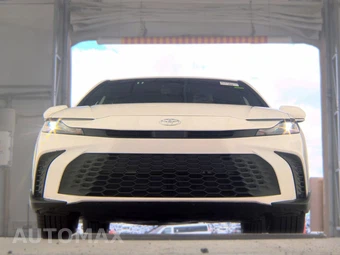 2025 Toyota Camry SE - miniatura 3