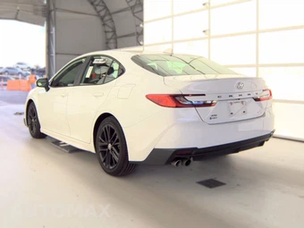 2025 Toyota Camry SE - miniatura 8