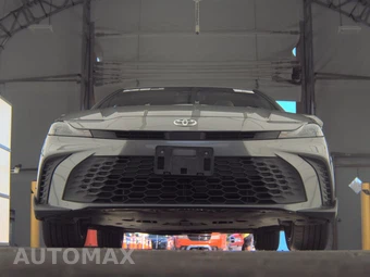 2025 Toyota Camry SE - miniatura 3