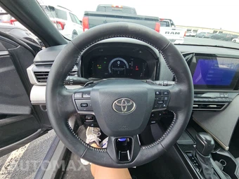 2025 Toyota Camry SE - miniatura 10