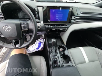 2025 Toyota Camry SE - miniatura 11