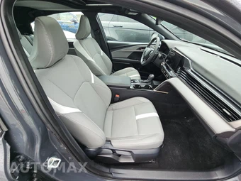 2025 Toyota Camry SE - miniatura 8