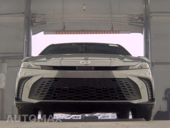 2025 Toyota Camry SE - miniatura 3