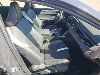 2025 Toyota Camry SE – miniatura 14
