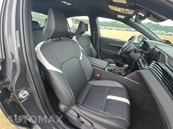2025 Toyota Camry SE - miniatura 8