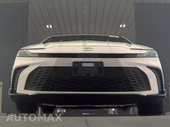 2025 Toyota Camry SE - miniatura 3