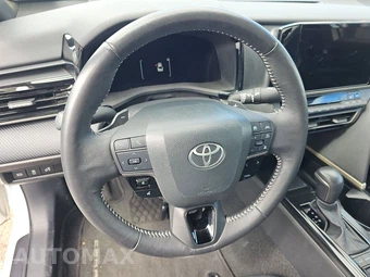 2025 Toyota Camry SE - miniatura 10