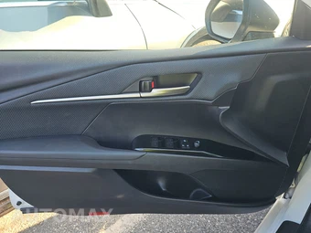 2025 Toyota Camry SE – miniatura 15