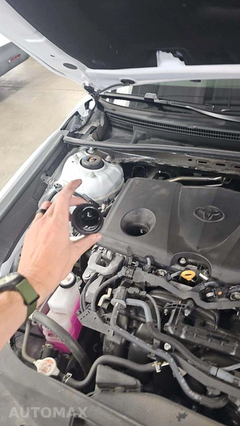 2025 Toyota Camry SE – miniatura 24