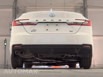 2025 Toyota Camry SE – miniatura 7