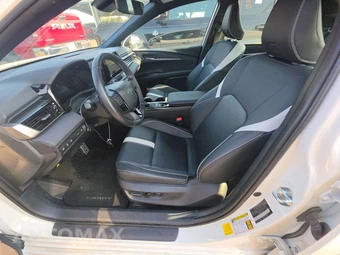 2025 Toyota Camry SE - miniatura 13