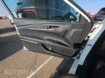 2025 Toyota Camry SE - miniatura 15
