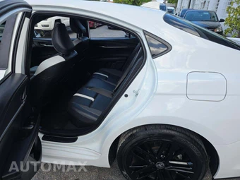 2025 Toyota Camry SE – miniatura 10