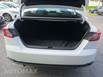 2025 Toyota Camry SE – miniatura 11