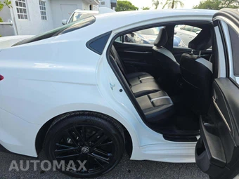 2025 Toyota Camry SE – miniatura 13