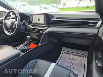 2025 Toyota Camry SE – miniatura 16
