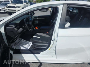 2025 Toyota Camry SE – miniatura 3