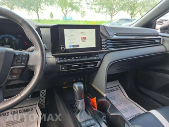 2025 Toyota Camry SE – miniatura 7