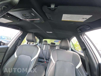 2025 Toyota Camry SE – miniatura 8