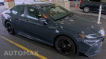 2025 Toyota Camry SE - miniatura 3