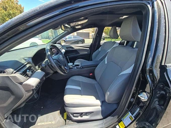 2025 Toyota Camry SE - miniatura 3