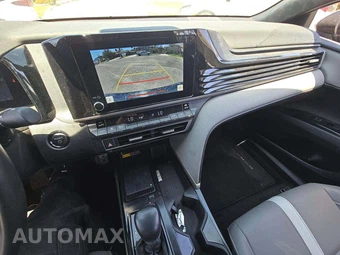 2025 Toyota Camry SE - miniatura 7