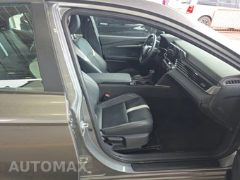 2025 Toyota Camry SE - miniatura 14