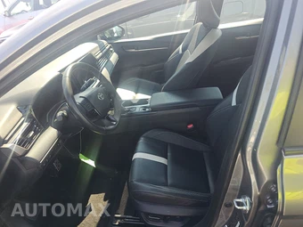 2025 Toyota Camry SE - miniatura 13