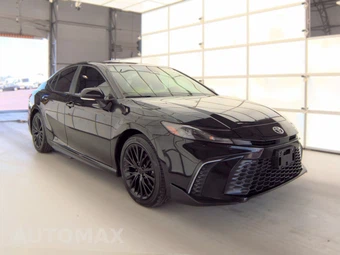 2025 Toyota Camry SE - miniatura 3