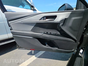 2025 Toyota Camry SE - miniatura 9